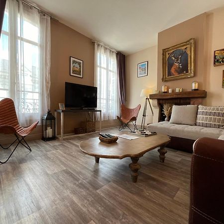 Cote Chateau - Grand Appartement Au Coeur De Blois Bagian luar foto